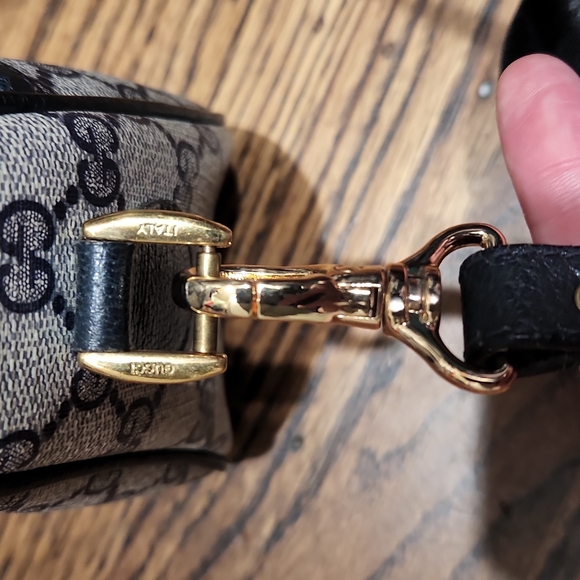 Gucci Vintage Monogram Crossbody - Picture 16 of 16